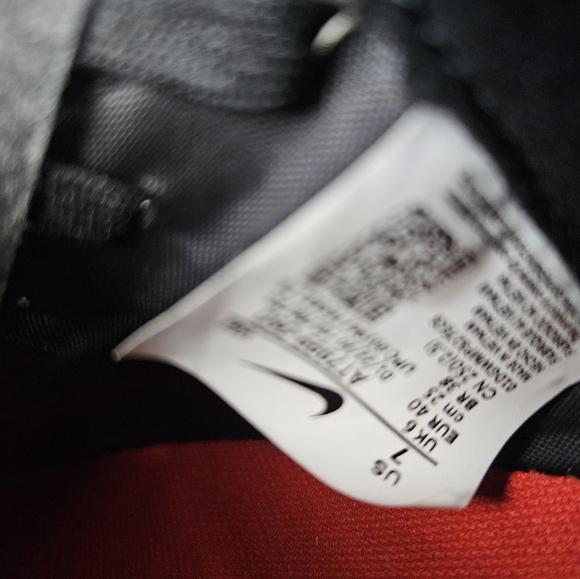 Nike Black Soccer Cleats NEW size 7. Boys Sports - Picture 11 of 11